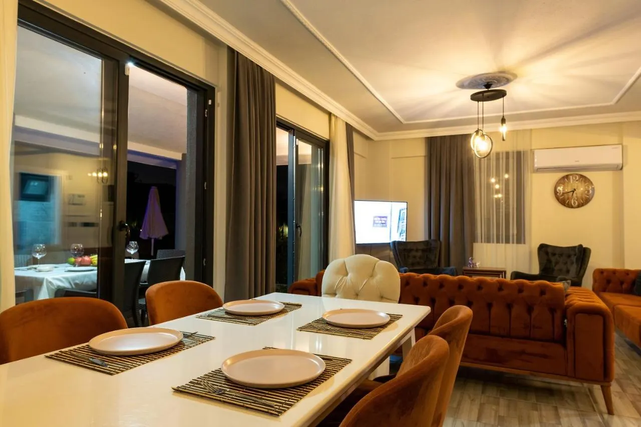 Villa Olive Oyl Φετιγιέ