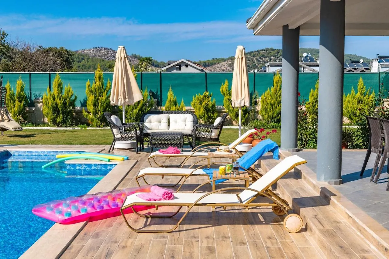 Villa Olive Oyl Φετιγιέ