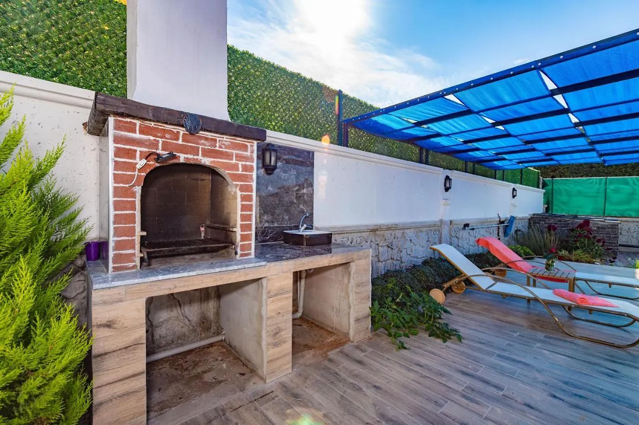 Villa Olive Oyl Φετιγιέ