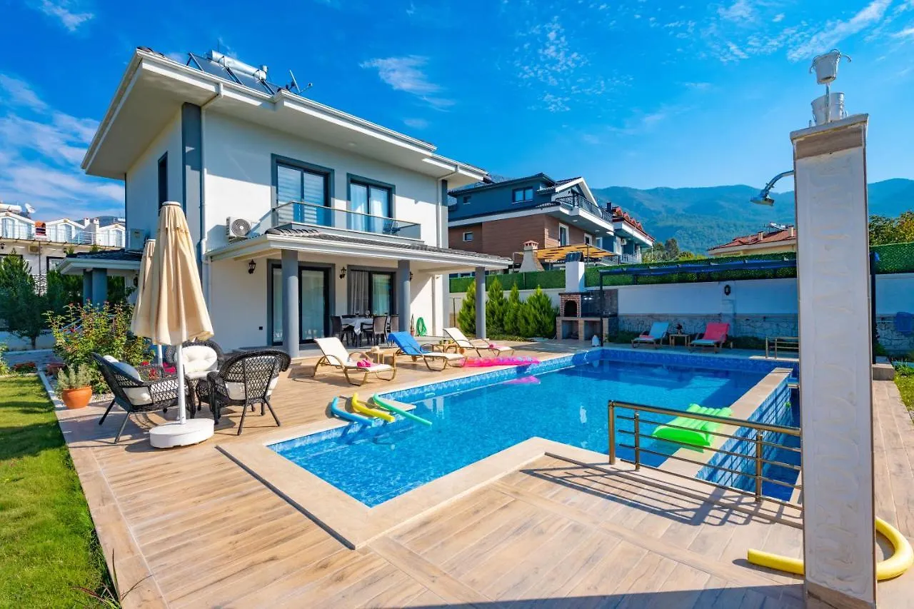 Villa Olive Oyl Φετιγιέ